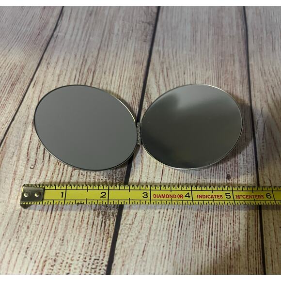 Marc Jacobs Fragrances Silver Compact Double Mirror Travel Size New - Picture 7 of 8